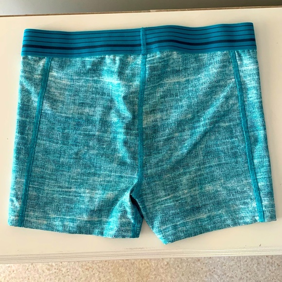 Under Armour Heatgear Workout Shorts - Picture 2 of 6